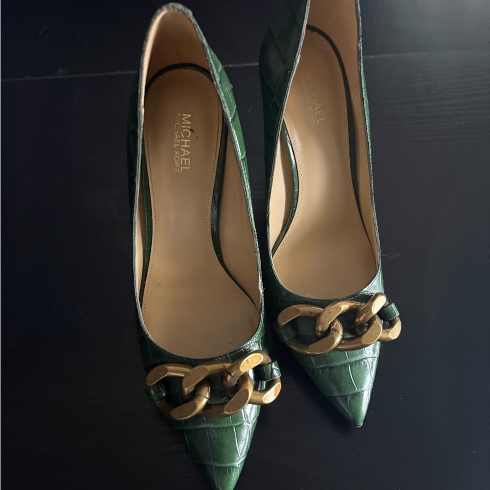Michael Kors Scarlett Dark Green Croc-Embossed Pointed Pumps with Gold Chain